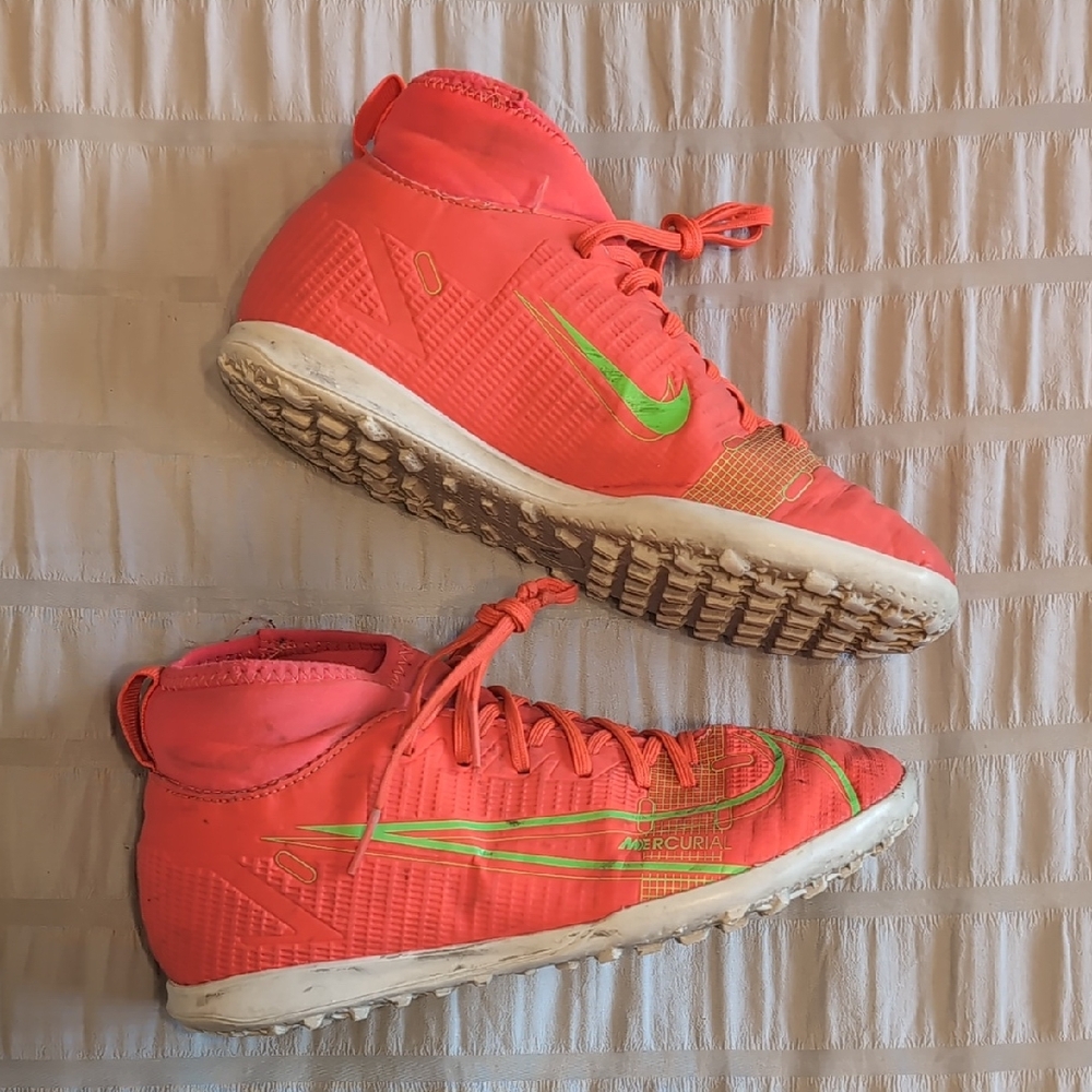 Size 1.5 Youth Nike Superfly 8 TF Soccer Shoes